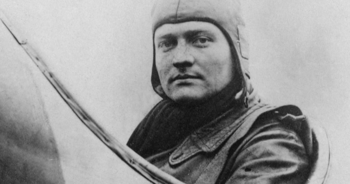 stole albue grøntsager Almanac: The Red Baron - On April 21, 1918 German fighter pilot Manfred von  Richthofen was shot down over France - CBS News