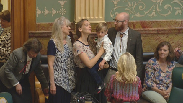 FOSTER BILL 5PKG_frame_1797 