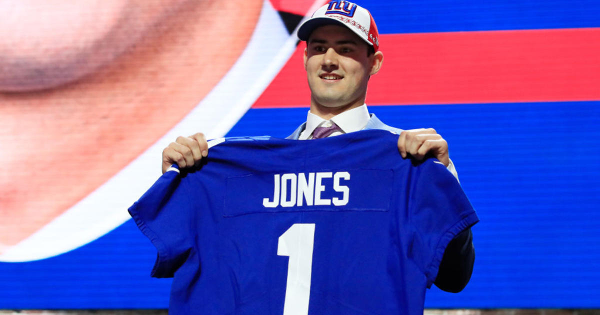 Daniel Jones Football T-Shirt, Gifts For Ny Giants Fans - Ink In Action