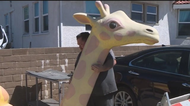 giraffe-statue.jpg 