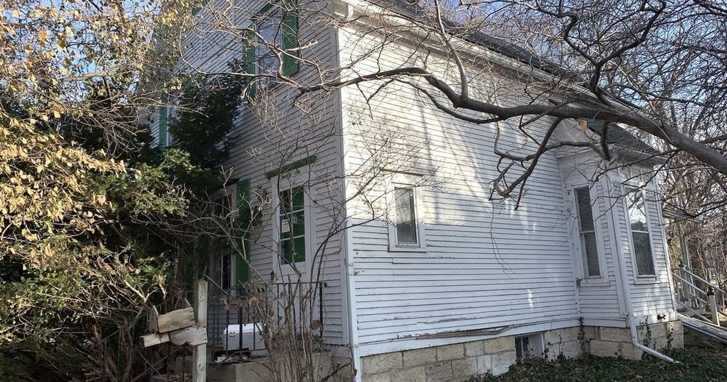 Naperville Votes To Demolish 144YearOld Dilapidated House CBS Chicago