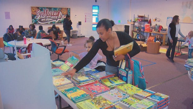 BAGS OF BOOKS FOR KIDS 5VO_frame_332