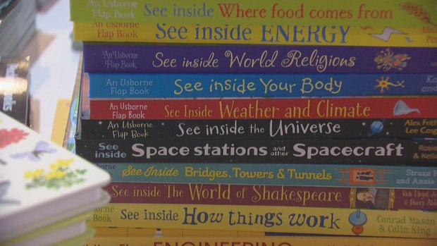 BAGS OF BOOKS FOR KIDS 5VO_frame_1115