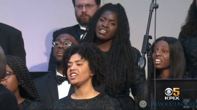 choir-sings.jpg 