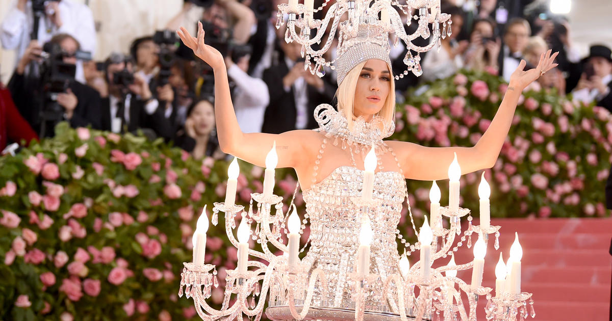 Katy perry hotsell chandelier dress