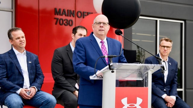 0508underarmourhoganopening.jpg 
