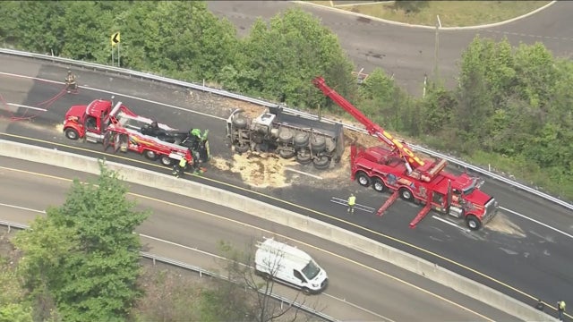 overturned-dump-truck.jpg 