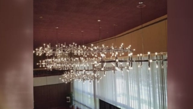 chandelier.jpg 