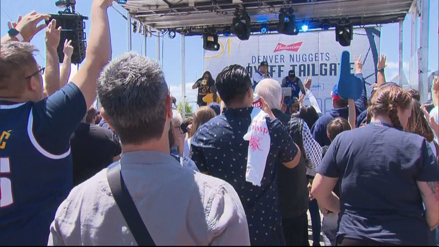 NUGGETS CROWD 5PKG.transfer_frame_1017 