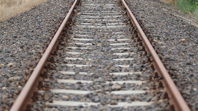 railroad-tracks-generic.jpg 