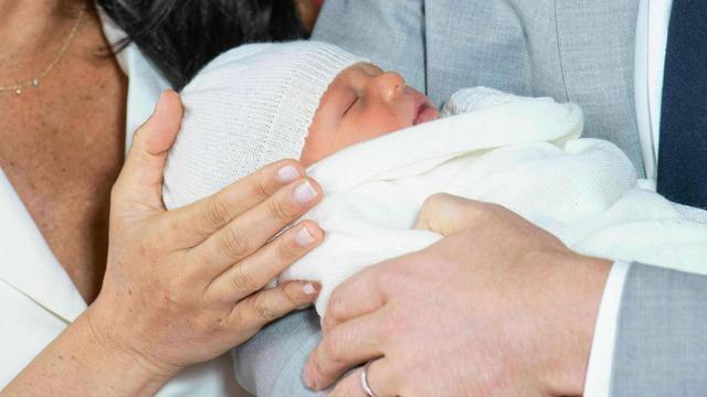 cbsn-fusion-the-royals-report-baby-archie-meets-his-aunt-and-uncle-prince-william-and-duchess-kate-thumbnail-1850726.jpg 