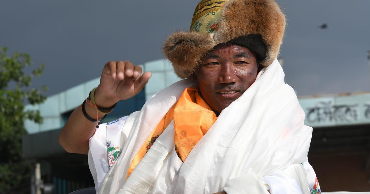 Sherpa Kami Rita sets Mount Everest record today by climbing the world's  highest mountain 23 times - CBS News
