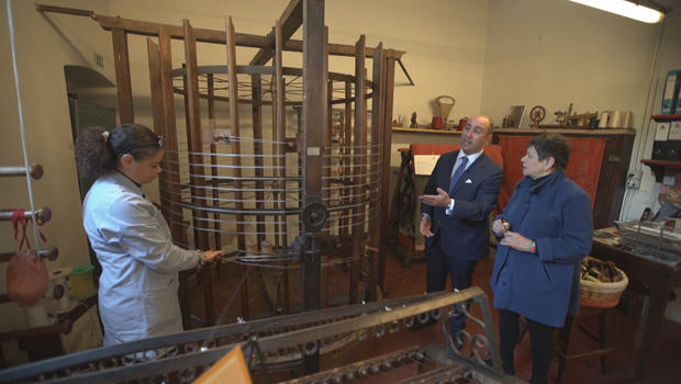weavers-at-antico-setificio-fiorentino-create-braids-use-a-warping-machine-built-in-the-1600s-that-was-based-on-a-design.jpg 