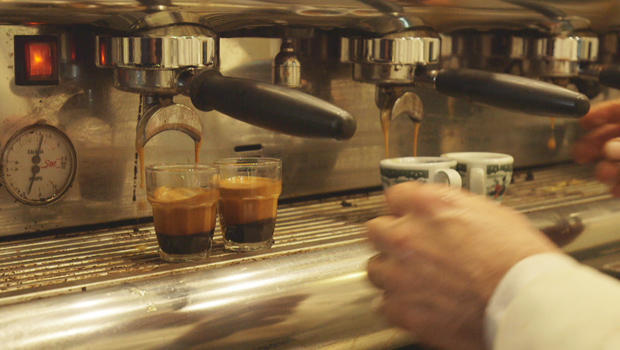 making-espresso-at-caffe-gambrinus-in-naples-620.jpg 