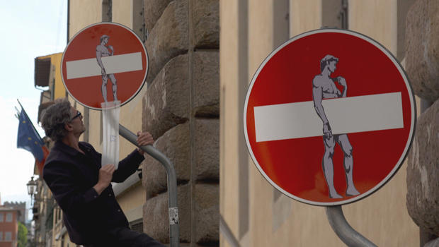 clet-at-work-on-street-sign-in-florence-620.jpg 