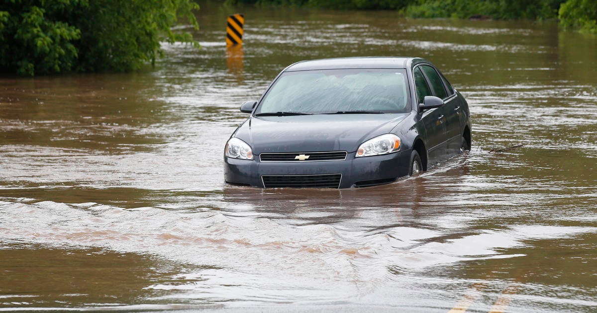 Oklahoma flooding: Rising waters trap residents as storms move east ...