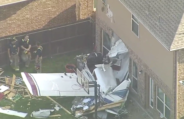 Small plane crashes into McKinney house 