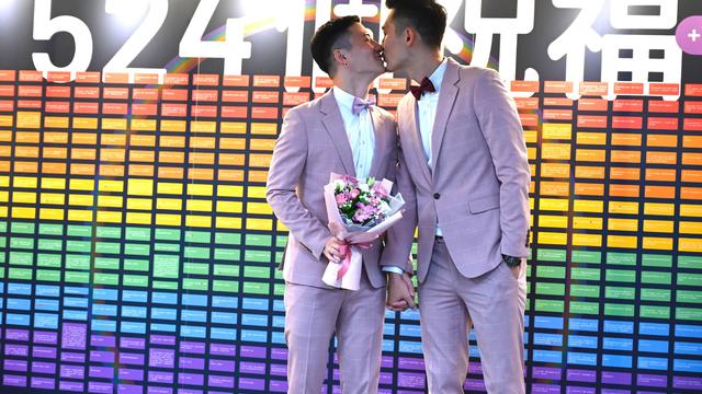 TOPSHOT-TAIWAN-GAY-WEDDING 