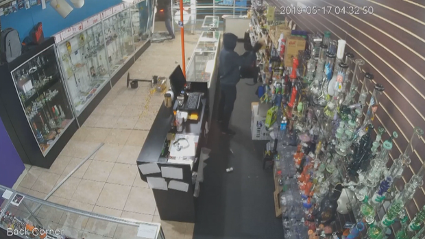 SMOKE SHOP BURGLARY 5VO.transfer_frame_379 