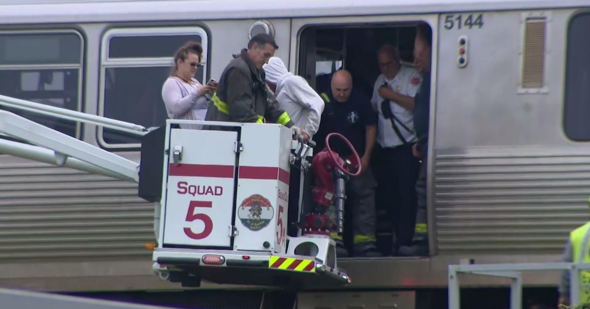 Green Line Train Derails At 47th Street 'L' Station - CBS Chicago