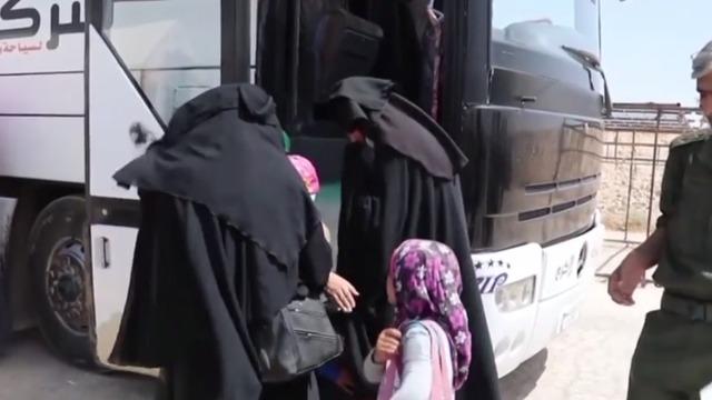 cbsn-fusion-american-women-and-children-who-lived-under-isis-in-syria-returned-to-us-thumbnail-1868618-640x360.jpg 