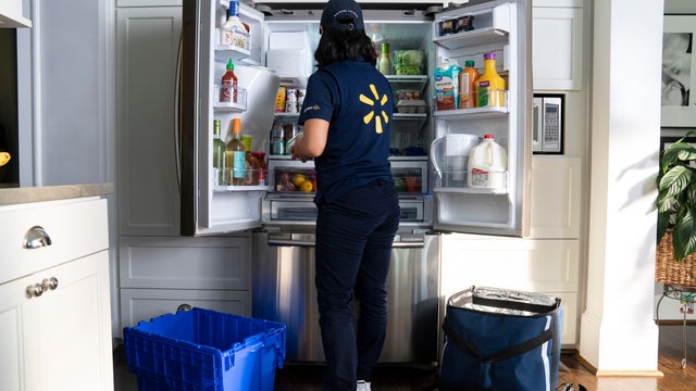 a02-walmart-inhome-associate-stocking-fridge-1.jpg 