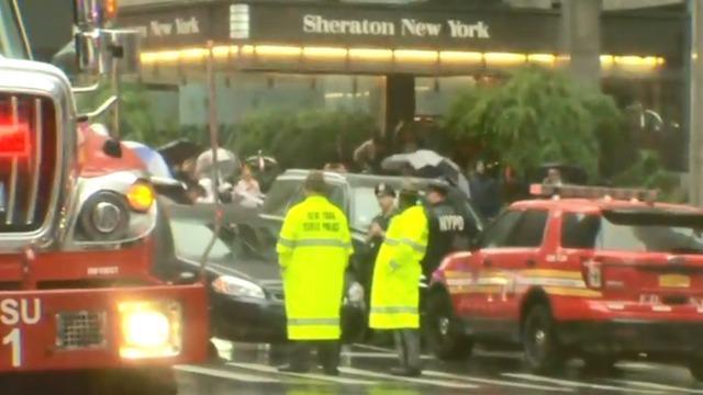 cbsn-fusion-helicopter-crashes-onto-roof-of-midtown-manhattan-building-killing-pilot-thumbnail-1870846-640x360.jpg 