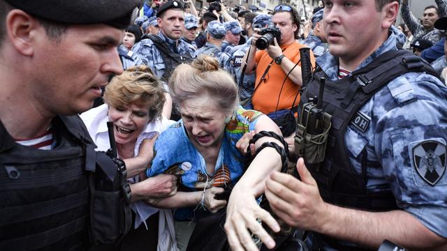 TOPSHOT-RUSSIA-POLITICS-MEDIA-PROTEST 