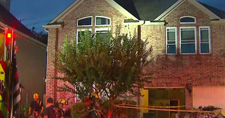 Lightning Strike Suspected Of Sparking Dallas House Fire - CBS Texas