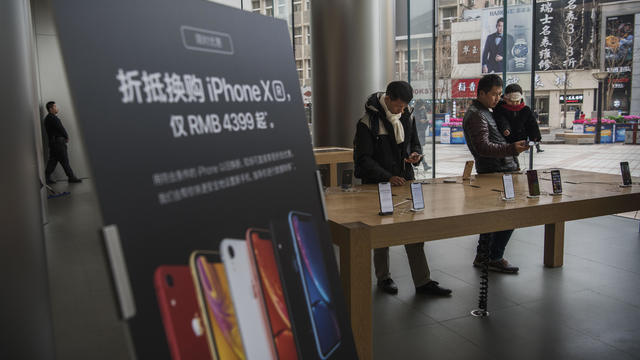 Apple Slashes Revenue Forecast Following Weak Sales In China 