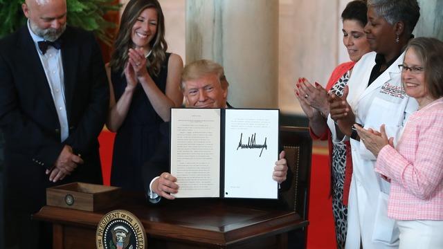 cbsn-fusion-donald-trump-executive-order-health-costs-more-transparent-2019-06-24-thumbnail-1879924-640x360.jpg 