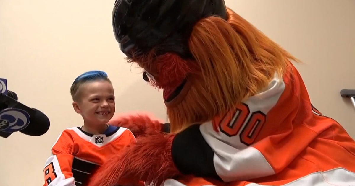 Boy receives prosthetic legs from Philadelphia Flyers' mascot