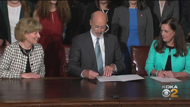 gov.-tom-wolf-signs-bill.jpg 