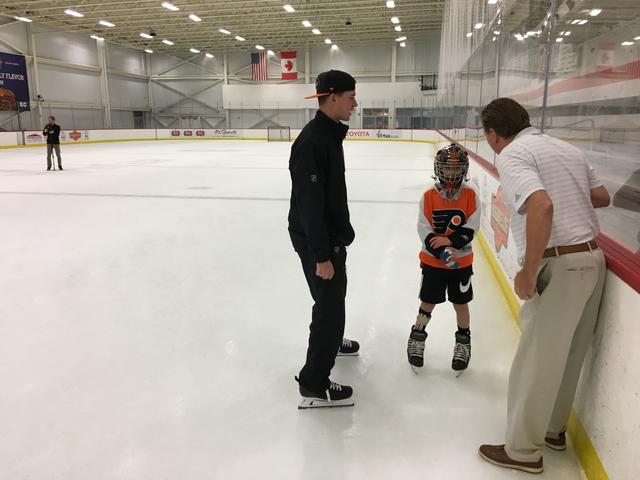 Flyers Goalie Carter Hart Takes Young Boy On Special Skate – CBS Philly HD  wallpaper