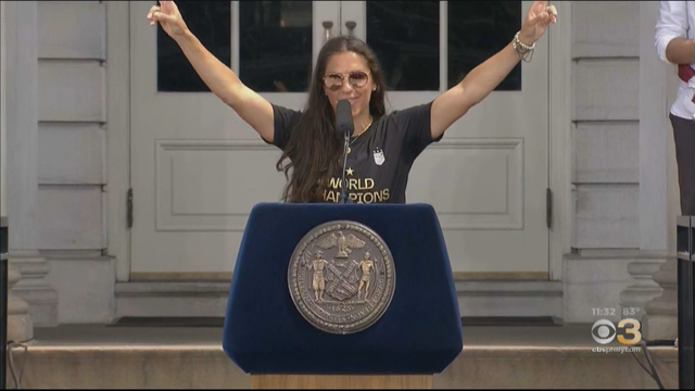 soccer-victory-parade-saluting-the-champions-7-10_frame_228640.png 