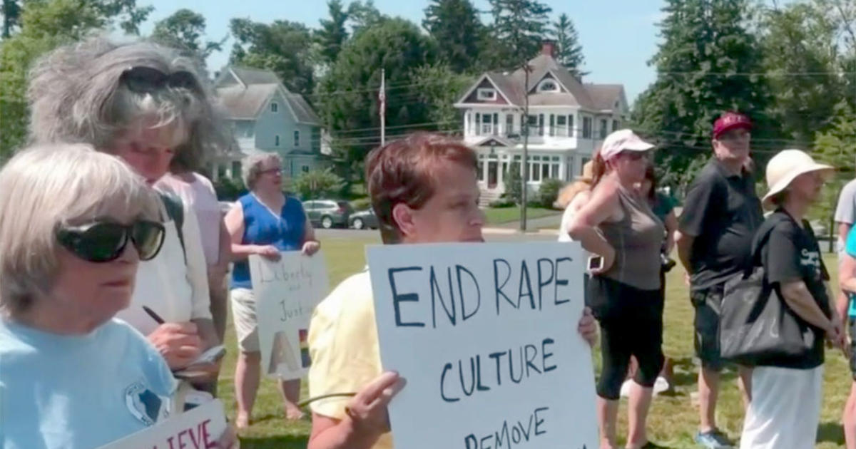 Protests Held Outside N J Courthouse Against Judges Who Made