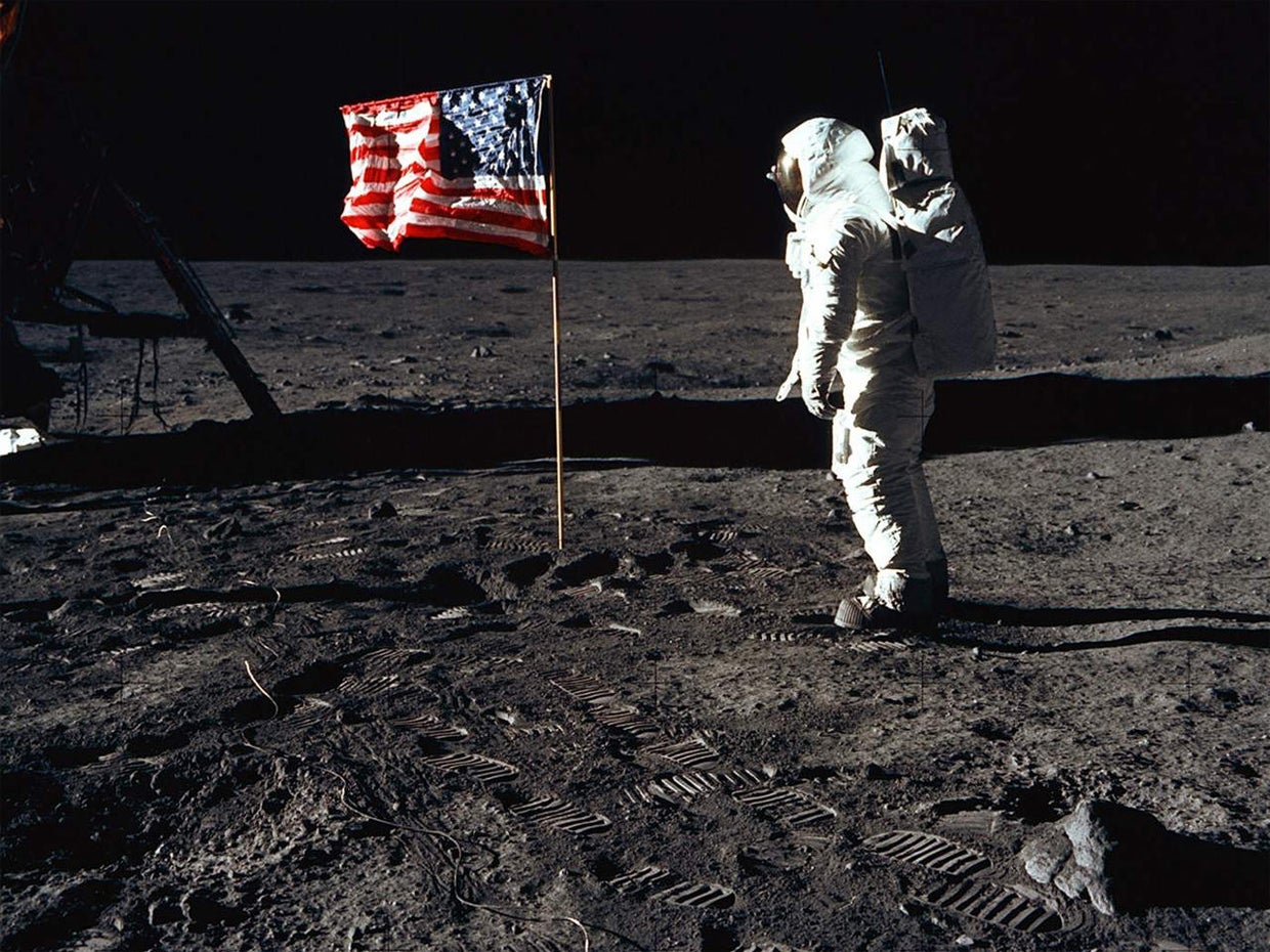 apollo-11-buzz-aldrin-with-the-flag-on-the-moon-nasa-promo-top.jpg 