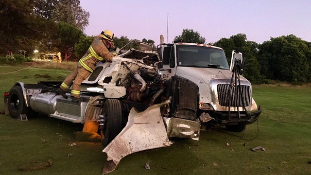 camarillo-semi-wreck.jpg 