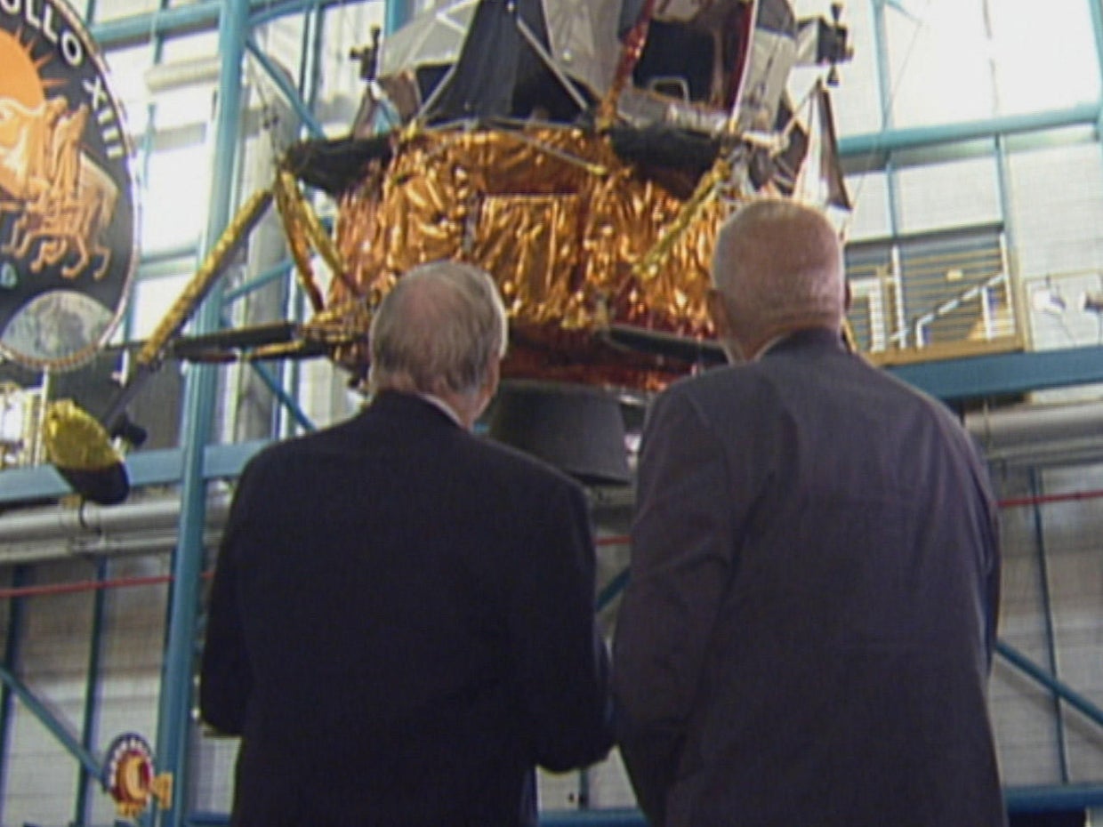 apollo-armstrong-replica.jpg 