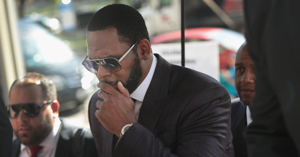 R. Kelly held without bond on sex crime charges today, will remain in ...