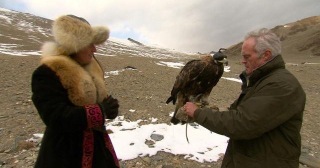 How an Oklahoma woman learned to fly like an eagle in Mongolia - CBS News