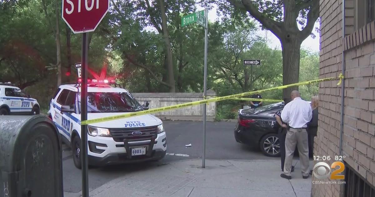 Man, 52, Stabbed To Death On Bronx Street - CBS New York