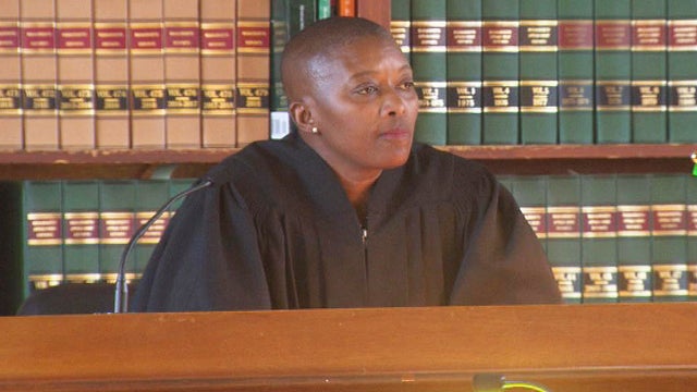 judge2.jpg 