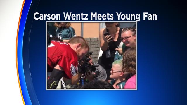 Carson-Wentz-meets-fan.jpg 