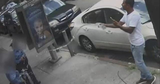 Video shows man throwing water at NYPD traffic agents CBS News