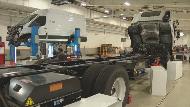 LOVELAND ELECTRIC CARS 10PKG.transfer_frame_1014 