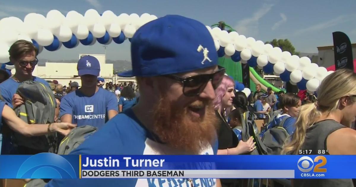 Justin Turner wins Dodgers' Roy Campanella Award for 3rd time