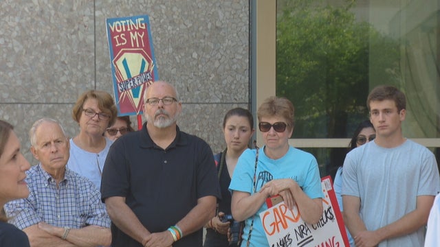 GUN PROTEST GARDNER 12VO_frame_90 