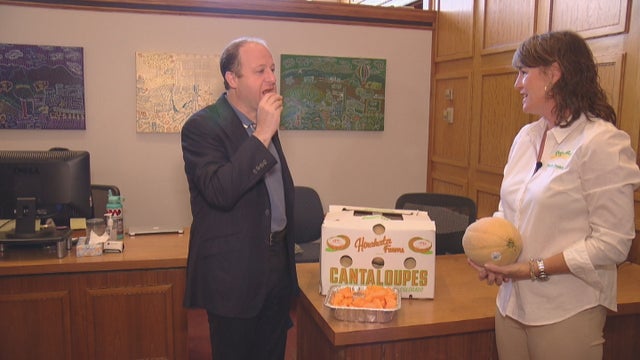 POLIS GETS MELONS 5VO_frame_123 