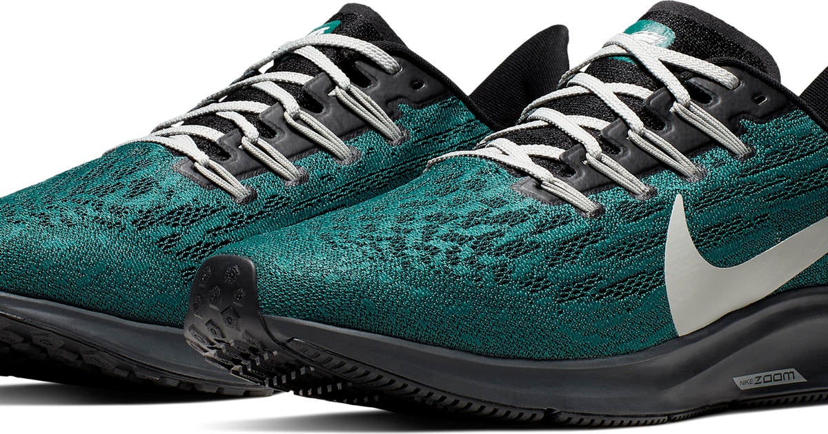 Women's eagles 2025 nike sneakers